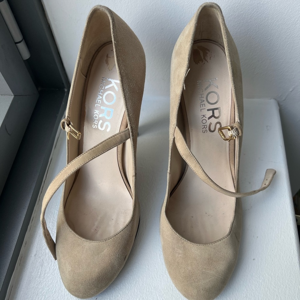Michael Kors beige suede heels